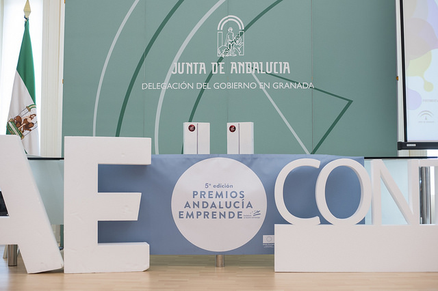 SOS10 sujetador adhesivo, ganador Premios Andalucía Emprende 5ª edición. Granada.