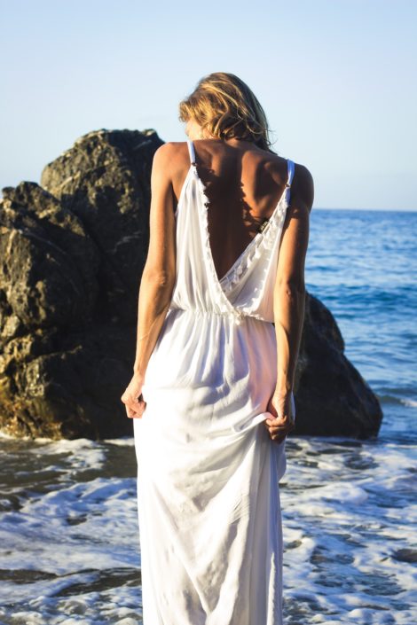 Vestido con espalda descubierta